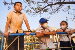 Đồng Nai: Gắn máy lạnh trường học ngăn bụi đỏ từ sân bay Long Thành