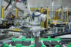 Số lượng robot trong ngành công nghiệp ô tô đạt mức kỷ lục