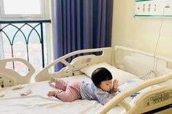 Sau thời gian chiến đấu với virus RSV, mẹ đúc kết: Không thơm môi, không mớm thức ăn cho trẻ