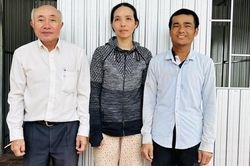 Niềm vui của những hộ nghèo được tặng ngôi nhà mới