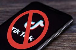 TikTok dẫn giới trẻ từ clip vui vẻ đến thao túng toàn bộ hành vi, nhận thức