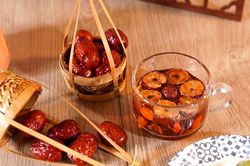 Cách pha trà táo đỏ khô bổ dưỡng, tốt cho sức khỏe