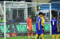 Trọng tài liên tục mắc sai lầm, công bằng cho Night Wolf V-League từ đâu?