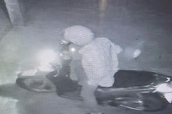Truy tìm người đàn ông đâm chết vợ đã ly thân