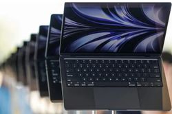 Doanh số máy Mac của Apple giảm hơn 40%