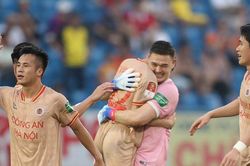 Siêu phẩm 'Robben' giúp CAHN tìm lại cảm giác chiến thắng tại Night Wolf V-League 2023