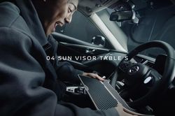 28 'option' độc lạ trên xe Nissan, sống cả ngày trên ô tô cũng được vì có sẵn giường, bàn ăn, rạp chiếu phim cho đến thùng rác trên gương chiếu hậu