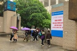 Vì sao sinh viên vẫn phải học trực tuyến?