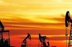 Sản lượng dầu của OPEC+ sụt giảm lớn nhất trong 10 tháng