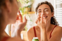 Những phương pháp tránh tắc lỗ chân lông vùng mũi