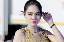 Nữ ca sĩ qua đời do ngã xuống bể bơi tại đêm diễn