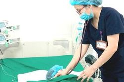 Bé gái 13 tuổi hôn mê sâu, nguy kịch do mắc đái tháo đường