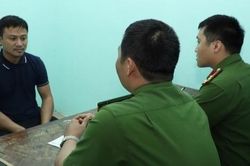 Bắt người đàn ông đấm phó công an xã