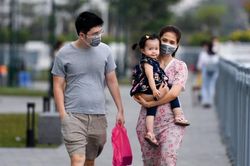 Bộ Y tế: Ca Covid-19 tăng do thời tiết, ý thức phòng bệnh