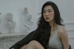 Nữ chủ công tuyển bóng chuyền Việt Nam dịu dàng trong bộ ảnh khoe nội y