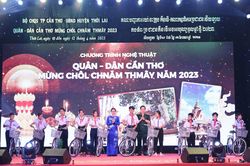 Mang Tết về phum sóc cho đồng bào Khmer