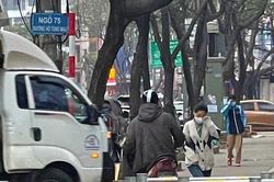 Quấy rối tình dục quanh trường đại học ở Hà Nội: Nữ sinh cần làm gì để 'thoát thân'?