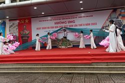 Trường học 'lắm chiêu' để lan tỏa tình yêu sách đến học sinh