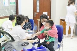 Thời tiết nồm ẩm kéo dài: Gia tăng trẻ nhập viện do bệnh hô hấp
