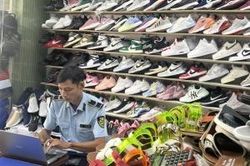 Phát hiện, tạm giữ 165 đơn vị sản phẩm hàng hóa vi phạm
