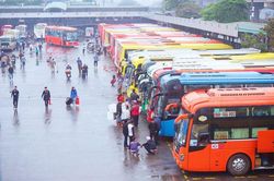 Xử lý 'xe dù, bến cóc' đảm bảo giao thông đi lại trong dịp nghỉ lễ