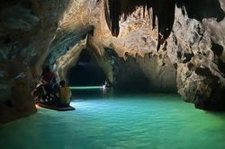 Ảnh phát hiện 22 hang động dài gần 12km ở Quảng Bình
