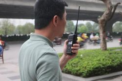 CSGT hóa trang tóm gọn xe dừng đỗ, đón trả khách trái phép