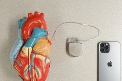 Cảnh báo: Nên giữ các thiết bị Apple cách ngực tối thiểu 15 cm để đảm bảo sức khỏe