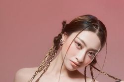 Đâu chỉ xinh đẹp học giỏi, Lương Thùy Linh còn có tài lẻ khiến nhiều mỹ nhân trầm trồ