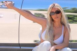 Kim Kardashian và bộ sưu tập siêu xe triệu USD