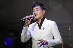 Bài hát mới của Phan Duy Anh thăng hạng liên tục trên Zing MP3