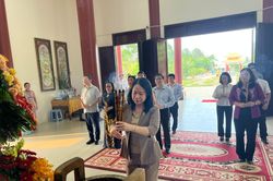 Phó Chủ tịch nước thăm Mẹ Việt Nam Anh hùng tại Bến Tre