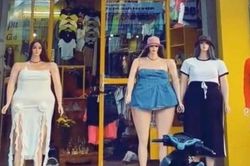 Kinh doanh thời trang cho người béo, chủ quán có dàn ma-nơ-canh 'lạ'