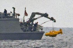 Nhật Bản: Tìm thấy phần lớn xác chiếc trực thăng mất tích ngoài khơi Okinawa