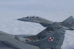 Đức chấp thuận để Ba Lan gửi chiến đấu cơ cho Ukraine