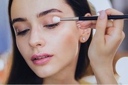Bí quyết trang điểm trong ngày hè nắng nóng