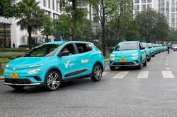 Hãng taxi điện đầu tiên tại Việt Nam của tỷ phú Phạm Nhật Vượng vận hành