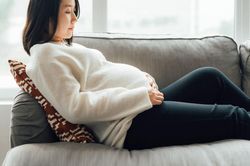 6 cách giúp giảm đau thần kinh tọa khi mang thai
