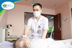 Người nhà nhỏ nhầm acid vào miệng, bé gái 3 tháng tuổi bị bỏng nặng