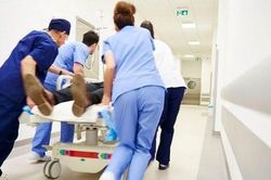 Em bé ở Hà Nội bị nhỏ nhầm axit vào miệng