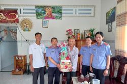 VKSND huyện Giồng Riềng thăm và chúc tết Chol Chnam Thmay của đồng bào Khmer.