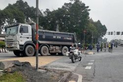 TPHCM: Mẹ đi chợ bị xe ben cán tử vong, con gái khóc ngất khi đi tìm