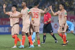Thắng đậm Nam Định, CLB Công an Hà Nội vào top 4