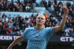 Haaland không thể ngừng ghi bàn, Man City thắng dễ Leicester để tạo áp lực lên Arsenal trong cuộc đua vô địch
