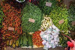 Người dân Argentina oằn mình trước mức lạm phát 104,3%