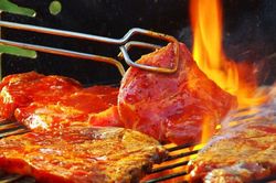 Năm thực phẩm người bệnh ung thư cần tránh