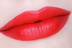 Những lưu ý đối với người chuộng son môi đỏ