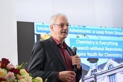 Chủ nhân giải Nobel Hóa học năm 2022 đến truyền cảm hứng cho sinh viên Việt Nam