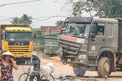 Khiếp sợ với 'hung thần' xe ben chở vật liệu xây dựng công trình trọng điểm ở Bình Định