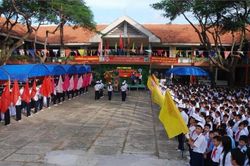 Vụ giám thị yêu cầu học sinh cởi đồ: Đằng sau tiếng khóc của cô hiệu phó